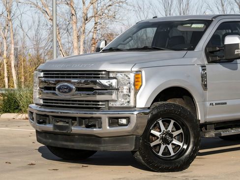 Used 2017 Ford F250 Lariat w/ FX4 Off-Road Package image 6