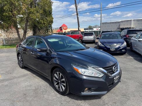 Used 2016 Nissan Altima 2.5 SV w/ Convenience Package image 2