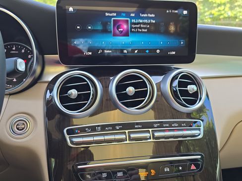 Certified 2022 Mercedes-Benz GLC 300 image 20