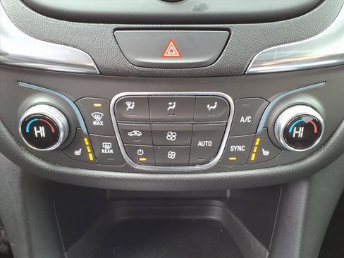 Used 2020 Chevrolet Equinox LT image 23