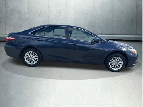 Used 2017 Toyota Camry LE FWD image 7