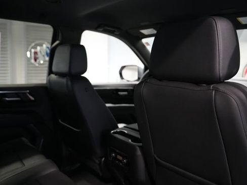 Used 2025 Chevrolet Suburban Z71 AWD/4WD image 22