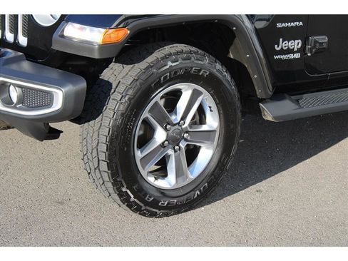Used 2021 Jeep Wrangler Unlimited Sahara image 6