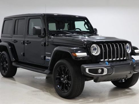Used 2023 Jeep Wrangler Unlimited Sahara w/ Cold Weather Group AWD/4WD image 1