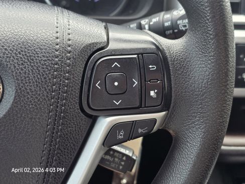 Used 2019 Toyota Highlander LE AWD/4WD image 26