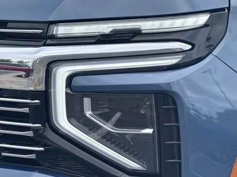 Used 2025 Chevrolet Tahoe Premier AWD/4WD image 6