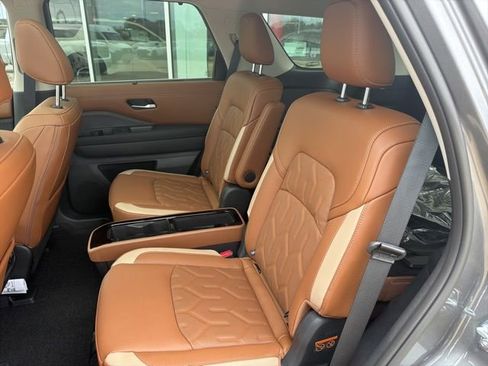 New 2026 Nissan Pathfinder Platinum image 14