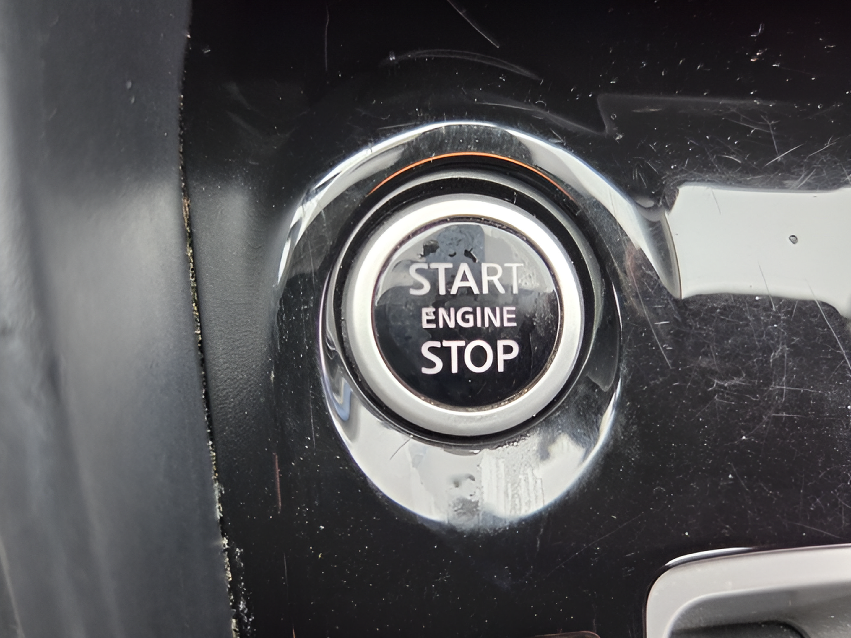 Used 2025 Nissan Versa SV FWD image 30