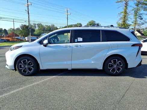 New 2026 Toyota Sienna Platinum AWD/4WD image 6