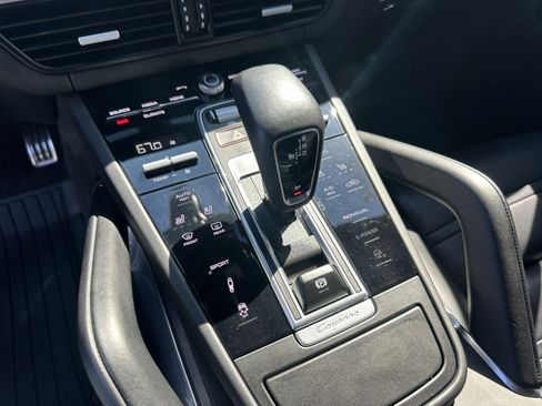 Used 2019 Porsche Cayenne Turbo AWD/4WD image 24