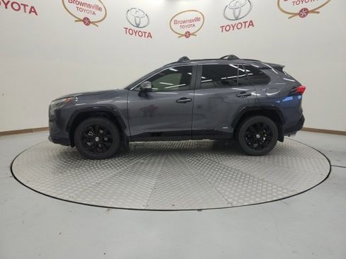 Used 2022 Toyota RAV4 SE image 5