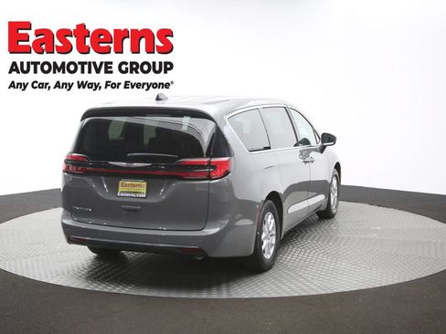 Used 2023 Chrysler Pacifica Touring-L FWD image 40