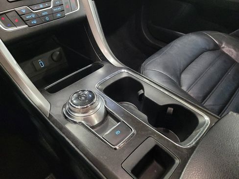 Used 2017 Ford Fusion SE w/ Fusion SE Technology Package image 26