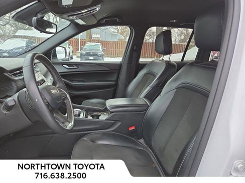 Used 2023 Jeep Grand Cherokee Altitude image 15