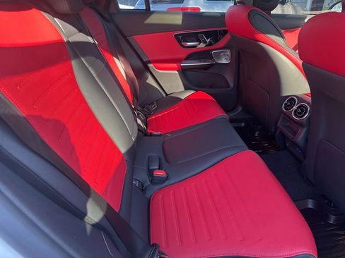 Used 2024 Mercedes-Benz GLC 300 4MATIC image 40