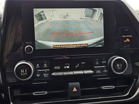 Used 2023 Toyota Highlander LE image 15