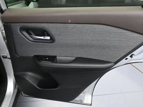 Used 2023 Nissan Rogue SV FWD image 30