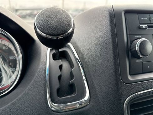 Used 2014 Dodge Grand Caravan SXT image 18