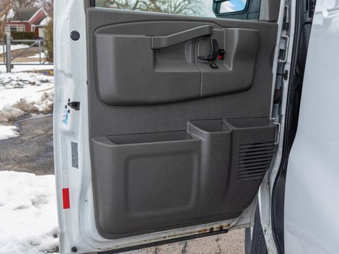 Used 2017 Chevrolet Express 2500 image 28