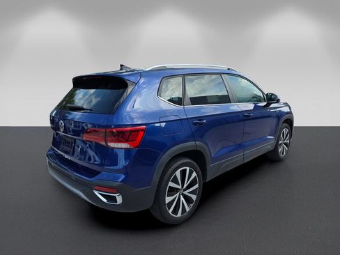 Used 2023 Volkswagen Taos SE FWD image 4