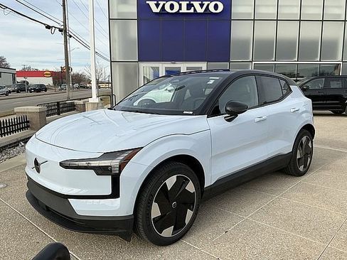 New 2026 Volvo EX30 Plus w/ Climate Package image 3