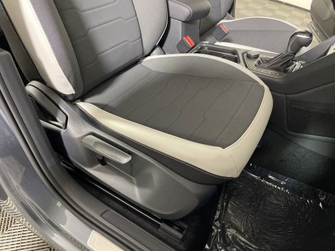 New 2026 Volkswagen Taos SE image 23