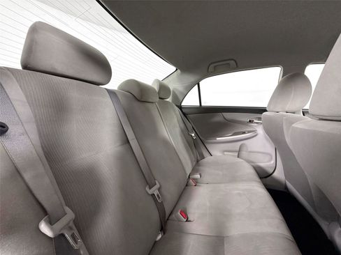 Used 2013 Toyota Corolla LE FWD image 33