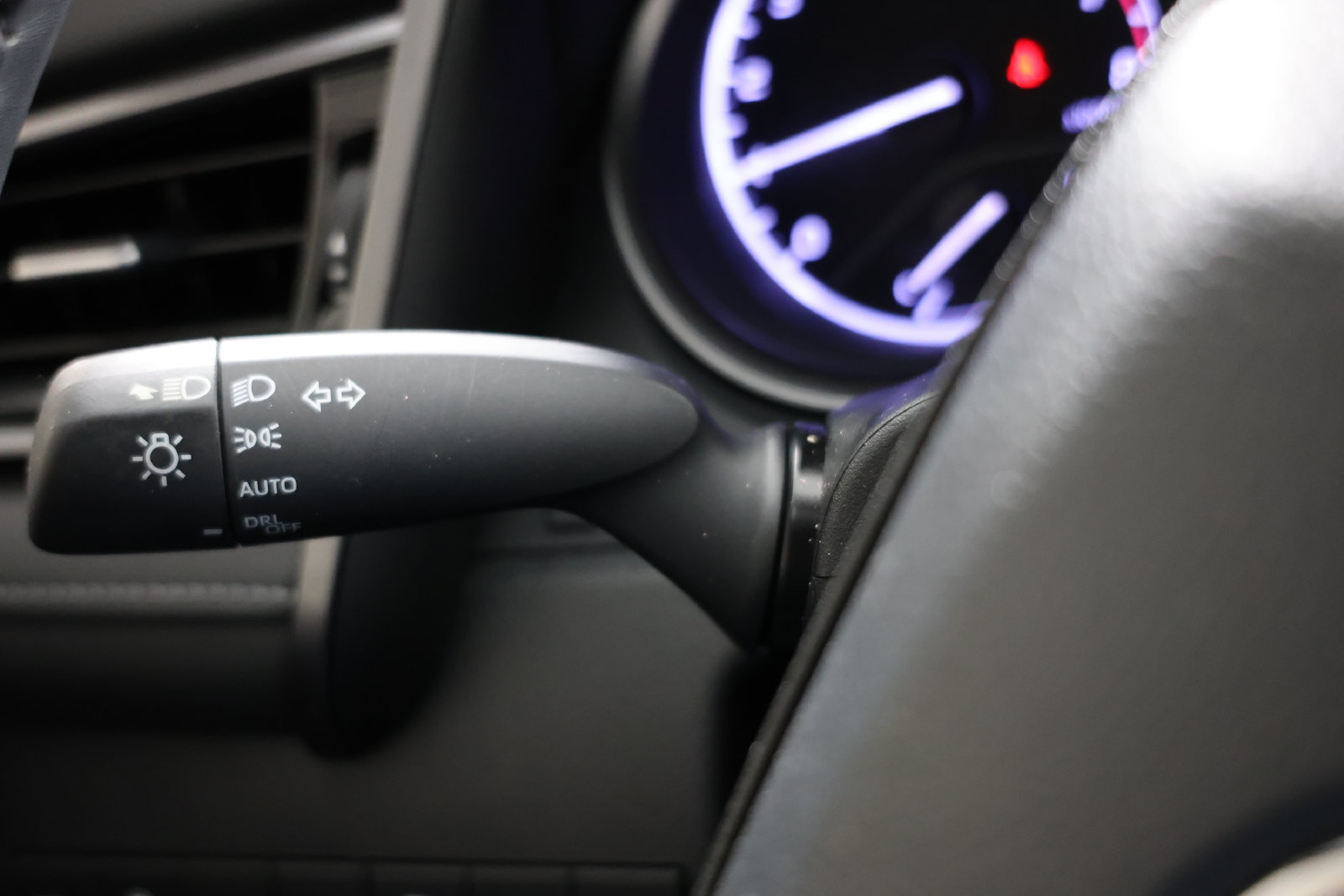 Used 2023 Toyota Camry SE FWD image 17