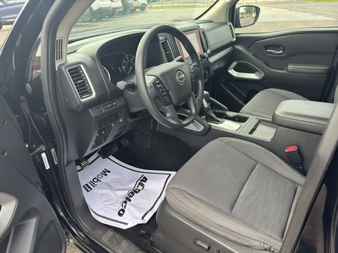 Used 2023 Nissan Frontier SV w/ Tow Package image 9