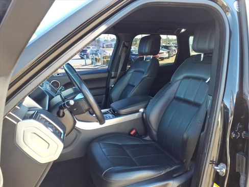 Used 2020 Land Rover Range Rover Sport SE image 4
