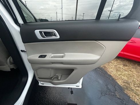 Used 2014 Ford Explorer XLT w/ Equipment Group 202A image 23