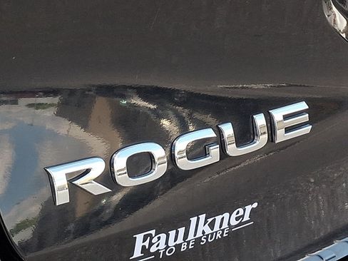 Used 2018 Nissan Rogue SV w/ Premium Package AWD/4WD image 30