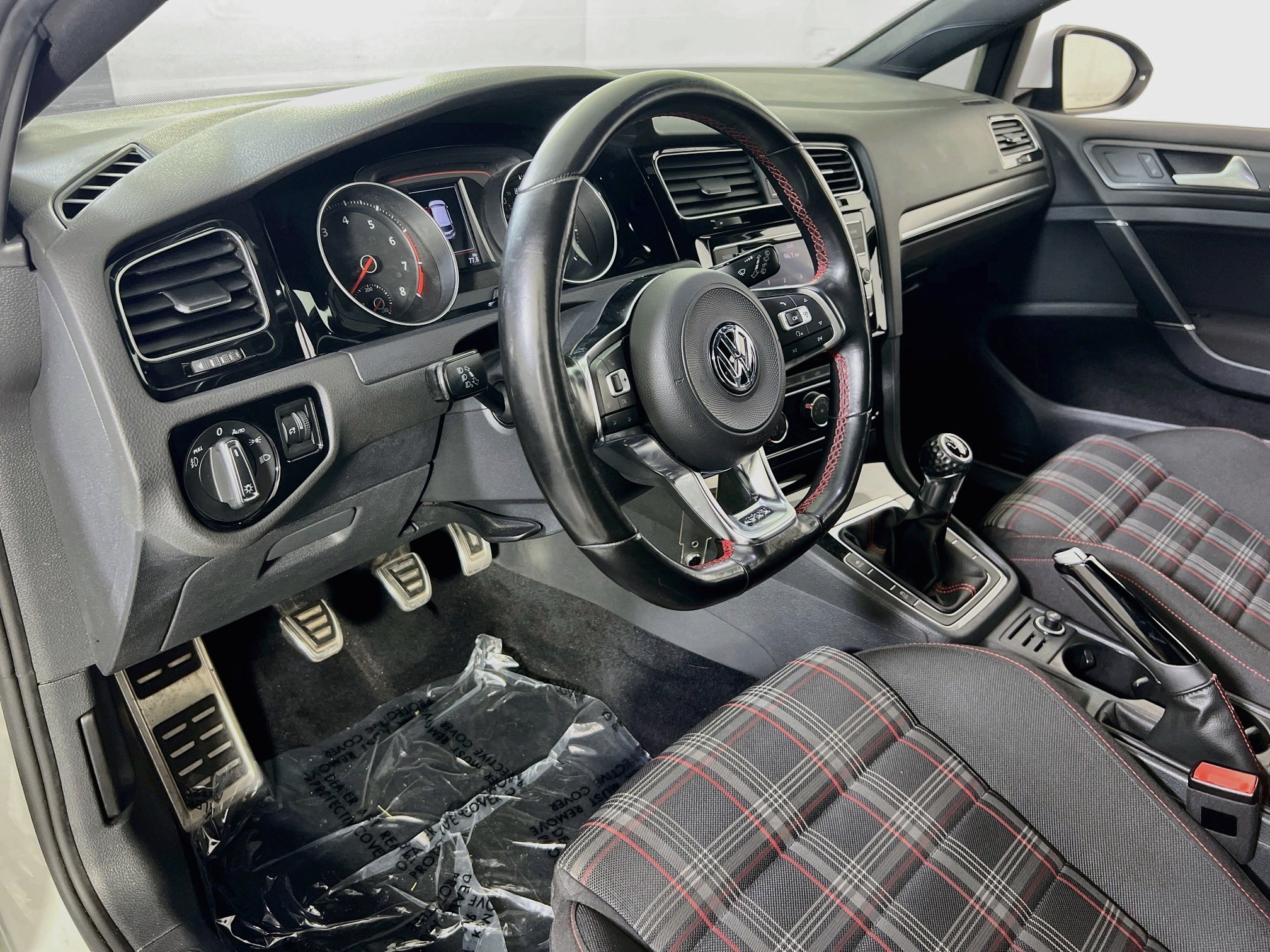 Used 2018 Volkswagen GTI S FWD image 9
