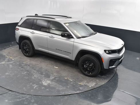 New 2026 Jeep Grand Cherokee Altitude AWD/4WD image 35