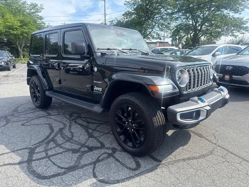 Used 2024 Jeep Wrangler Unlimited Sahara w/ Technology Group AWD/4WD image 3
