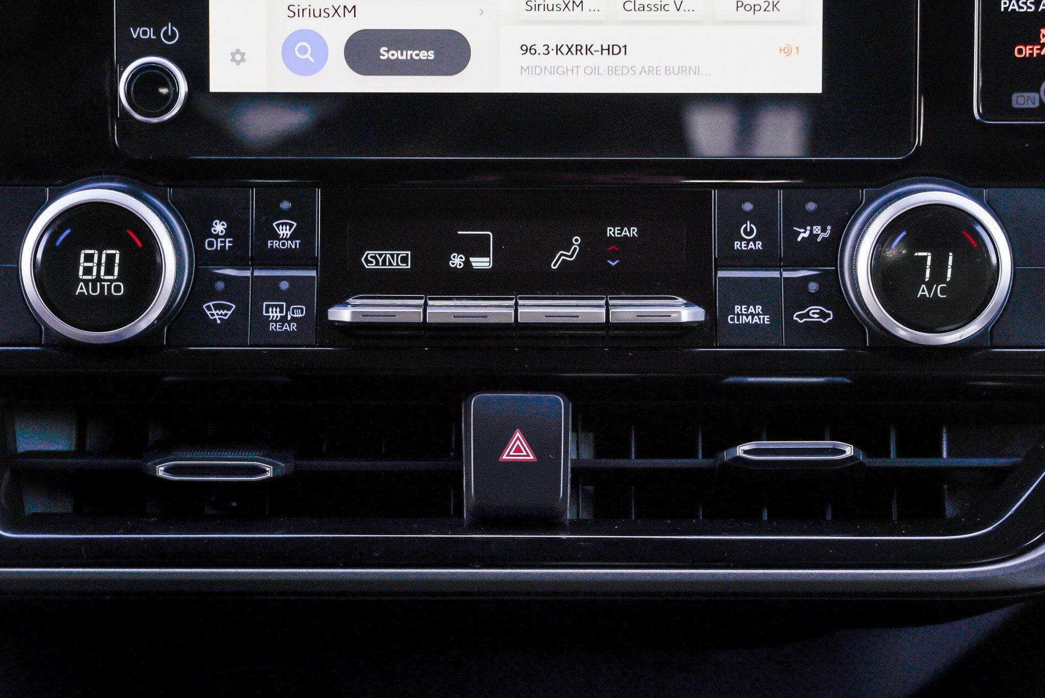 Used 2023 Toyota Highlander LE AWD/4WD image 36