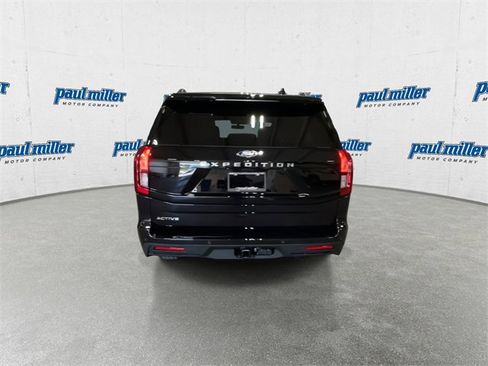 New 2025 Ford Expedition Active image 9