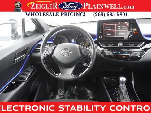 Used 2022 Toyota C-HR XLE image 10