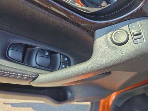 Used 2020 Nissan Rogue SV AWD/4WD image 18