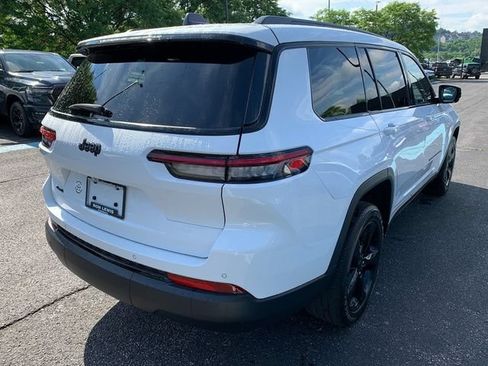 Used 2023 Jeep Grand Cherokee L Laredo AWD/4WD image 7