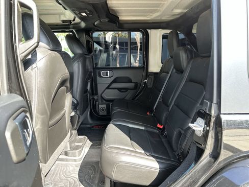 Used 2018 Jeep Wrangler Unlimited Sahara AWD/4WD image 4