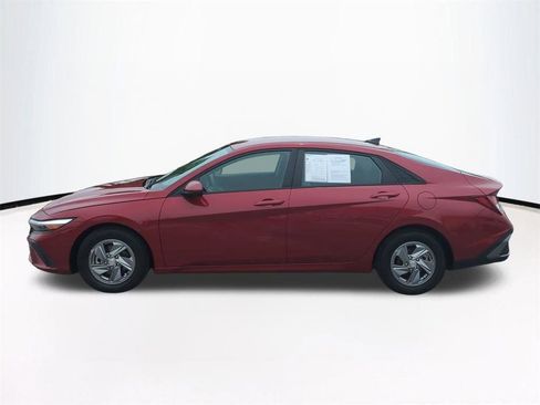 Used 2024 Hyundai Elantra SE FWD image 8