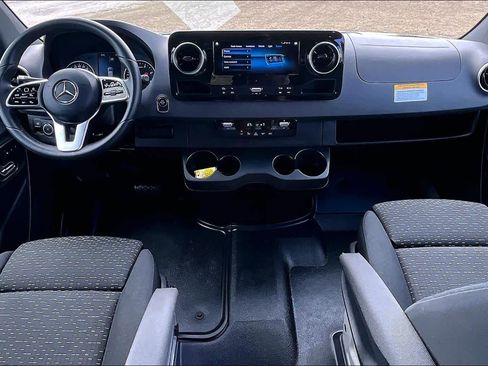 Used 2024 Mercedes-Benz Sprinter 2500 image 16
