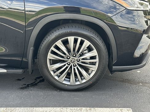 Used 2022 Toyota Highlander Platinum image 13