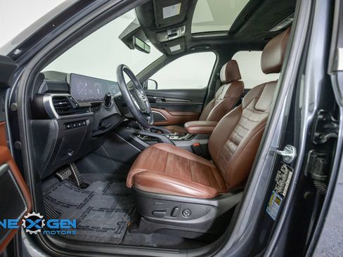 Used 2024 Kia Telluride SX Prestige AWD/4WD image 11
