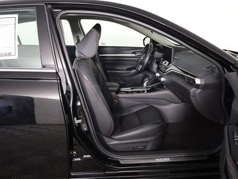 Used 2023 Nissan Altima 2.0 SR FWD image 30