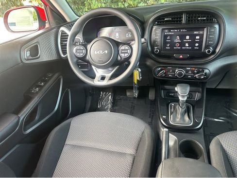 Certified 2023 Kia Soul LX w/ LX Technology Package image 12