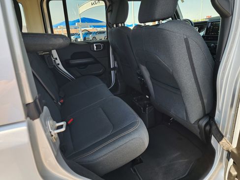 Used 2024 Jeep Wrangler Sahara image 15