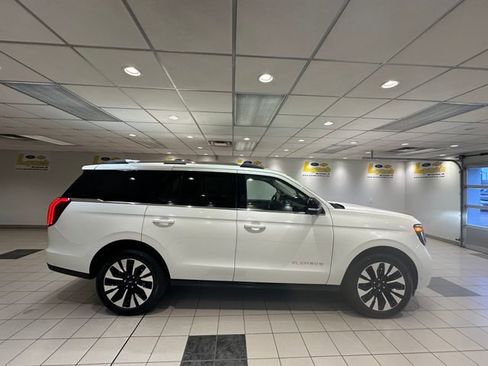 Certified 2025 Ford Expedition Platinum w/ Driver's Package AWD/4WD image 3