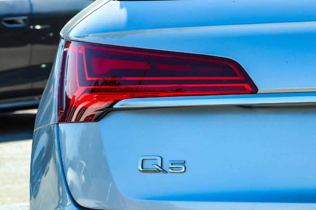 Used 2022 Audi Q5 2.0T Premium w/ Convenience Package AWD/4WD image 9